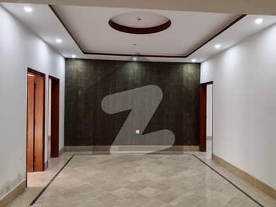 ڈی ایچ اے فیز 2 ایکسٹینشن ڈی ایچ اے ڈیفینس,کراچی میں 6 کمروں کا 11 مرلہ فلیٹ 2.8 کروڑ میں برائے فروخت۔