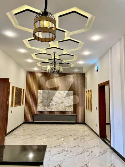 آئی ۔ 8 اسلام آباد میں 8 کمروں کا 1 کنال مکان 8.5 لاکھ میں کرایہ پر دستیاب ہے۔