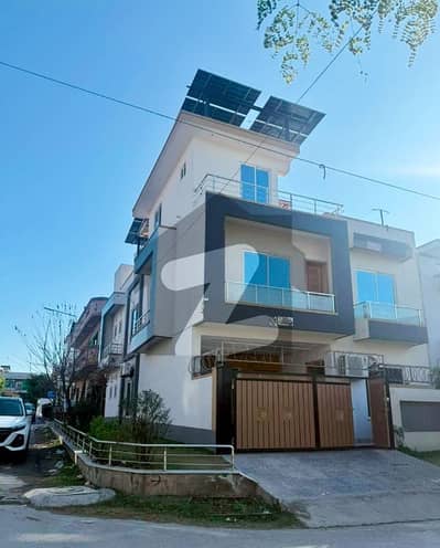 PROPER CORNER HOUSE FOR SALE IN IDEAL LOCATION DOUBLE UNIT