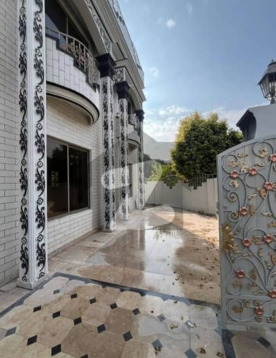 1 Kanal Triple Storey Boulevard Corner House In D H A 1