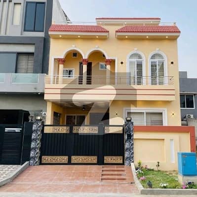 سٹی ہاؤسنگ سوسائٹی گوجرانوالہ میں 4 کمروں کا 5 مرلہ مکان 1.75 کروڑ میں برائے فروخت۔