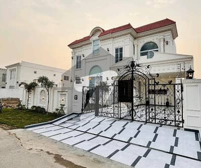 سٹی ہاؤسنگ سوسائٹی گوجرانوالہ میں 6 کمروں کا 1 کنال مکان 7.0 کروڑ میں برائے فروخت۔