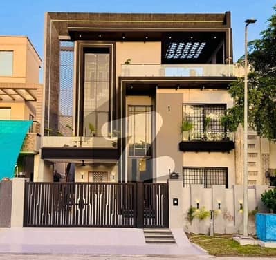 سٹی ہاؤسنگ سوسائٹی گوجرانوالہ میں 6 کمروں کا 10 مرلہ مکان 4.9 کروڑ میں برائے فروخت۔