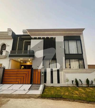 سٹی ہاؤسنگ سوسائٹی گوجرانوالہ میں 5 کمروں کا 8 مرلہ مکان 3.9 کروڑ میں برائے فروخت۔