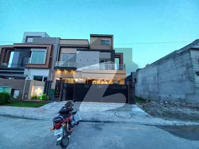 بحریہ ٹاؤن ۔ بلاک اے اے بحریہ ٹاؤن سیکٹرڈی,بحریہ ٹاؤن,لاہور میں 3 کمروں کا 5 مرلہ مکان 2.3 کروڑ میں برائے فروخت۔