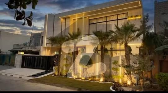 ویلینشیاء ہاؤسنگ سوسائٹی لاہور میں 5 کمروں کا 1 کنال مکان 10.35 کروڑ میں برائے فروخت۔