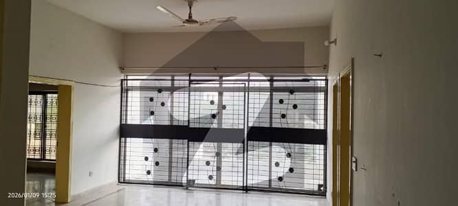 ڈی ایچ اے فیز 1 - بلاک ایم فیز 1,ڈیفنس (ڈی ایچ اے),لاہور میں 3 کمروں کا 1 کنال بالائی پورشن 1.2 لاکھ میں کرایہ پر دستیاب ہے۔