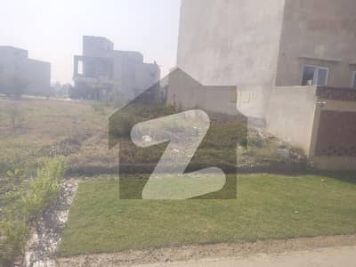 ایل ڈی اے ایوینیو لاہور میں 10 مرلہ رہائشی پلاٹ 1.18 کروڑ میں برائے فروخت۔