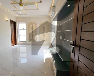 ڈی ایچ اے فیز 5 ڈیفنس (ڈی ایچ اے),لاہور میں 4 کمروں کا 10 مرلہ مکان 7.25 کروڑ میں برائے فروخت۔