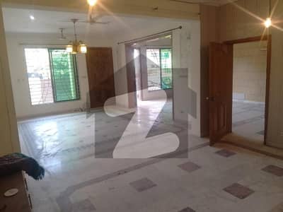 جی ۔ 11 اسلام آباد میں 3 کمروں کا 16 مرلہ زیریں پورشن 1.2 لاکھ میں کرایہ پر دستیاب ہے۔