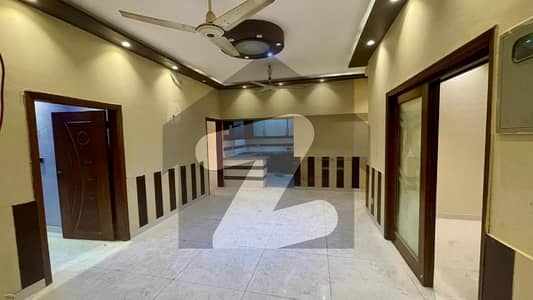 کلفٹن ۔ بلاک 2 کلفٹن,کراچی میں 3 کمروں کا 7 مرلہ فلیٹ 2.3 کروڑ میں برائے فروخت۔