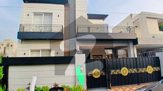 ڈی ایچ اے فیز 4 ڈیفنس (ڈی ایچ اے),لاہور میں 4 کمروں کا 10 مرلہ مکان 5.8 کروڑ میں برائے فروخت۔