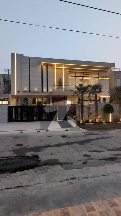 ابدالینزکوآپریٹو ہاؤسنگ سوسائٹی لاہور میں 5 کمروں کا 1 کنال مکان 10.3 کروڑ میں برائے فروخت۔