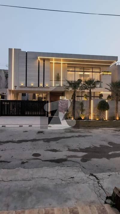 ماڈل ٹاؤن لاہور میں 5 کمروں کا 1 کنال مکان 10.3 کروڑ میں برائے فروخت۔