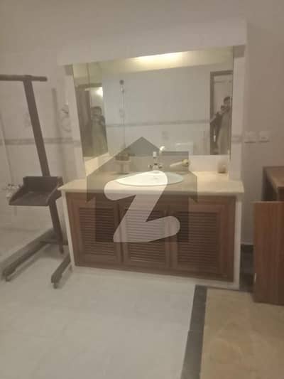 3 BED LOUNGE FOR SMALL FAMILY FOR RENT