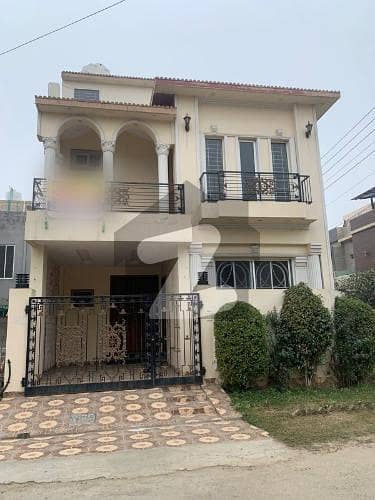 لیک سٹی میڈوز لاہور میں 3 کمروں کا 5 مرلہ مکان 2.05 کروڑ میں برائے فروخت۔