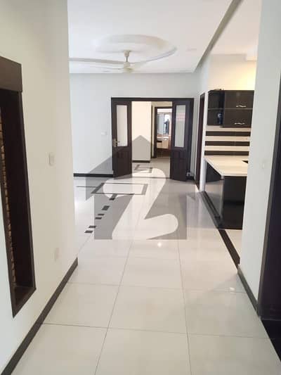 بحریہ ٹاؤن فیز 3 بحریہ ٹاؤن راولپنڈی,راولپنڈی میں 6 کمروں کا 1 کنال مکان 2.7 لاکھ میں کرایہ پر دستیاب ہے۔