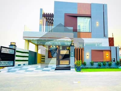 ڈی ایچ اے فیز 4 ڈیفنس (ڈی ایچ اے),لاہور میں 4 کمروں کا 9 مرلہ مکان 5.5 کروڑ میں برائے فروخت۔