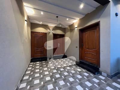 خیابانِ امین لاہور میں 3 کمروں کا 5 مرلہ مکان 1.6 کروڑ میں برائے فروخت۔