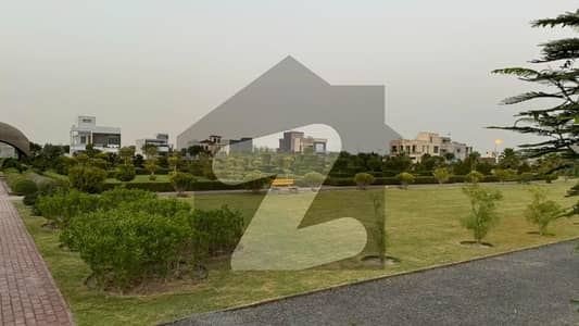 FACING PARK PLOT NO 180 FOR SALE IN BLOCK-J