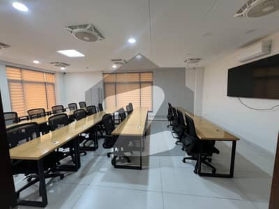 ڈی ایچ اے فیز 8 سابقہ ایئر ایوینیو ڈی ایچ اے فیز 8,ڈی ایچ اے ڈیفینس,لاہور میں 4 مرلہ دفتر 1.3 لاکھ میں کرایہ پر دستیاب ہے۔