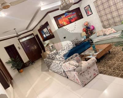 ڈی ایچ اے فیز 8 ڈی ایچ اے ڈیفینس,کراچی میں 3 کمروں کا 1 کنال زیریں پورشن 3.0 لاکھ میں کرایہ پر دستیاب ہے۔