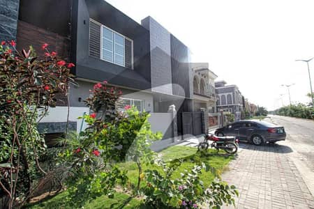 A Brand New 5 Marla House Is Available For Rent In DHA Phase 9 Town, Lahore. Ideal For Families Looking For A Modern And Secure Living Environment.