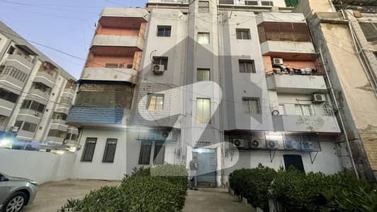 کلفٹن ۔ بلاک 2 کلفٹن,کراچی میں 3 کمروں کا 7 مرلہ فلیٹ 2.4 کروڑ میں برائے فروخت۔