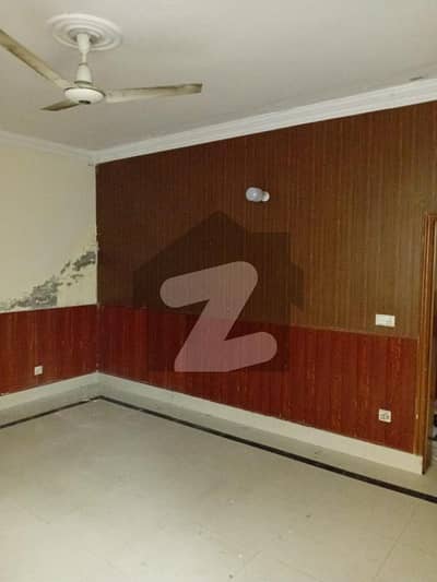 30 Marla Upper Portion Available For Rent In PCSIR Society Prime Location