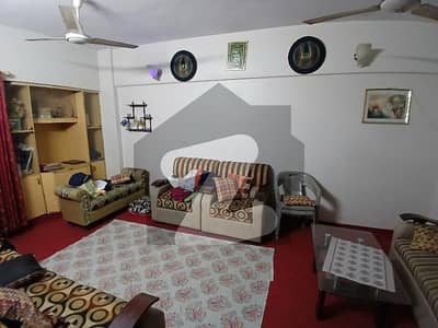 گلستانِ جوہر کراچی میں 3 کمروں کا 5 مرلہ فلیٹ 1.65 کروڑ میں برائے فروخت۔