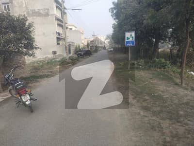 ایل ڈی اے ایوینیو لاہور میں 10 مرلہ رہائشی پلاٹ 1.17 کروڑ میں برائے فروخت۔