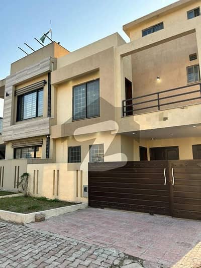 بحریہ ٹاؤن فیز 8 ۔ بلاک ایم بحریہ ٹاؤن فیز 8,بحریہ ٹاؤن راولپنڈی,راولپنڈی میں 3 کمروں کا 5 مرلہ مکان 1.8 کروڑ میں برائے فروخت۔