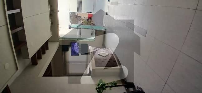 باتھ آئی لینڈ کراچی میں 4 کمروں کا 12 مرلہ فلیٹ 8.5 کروڑ میں برائے فروخت۔