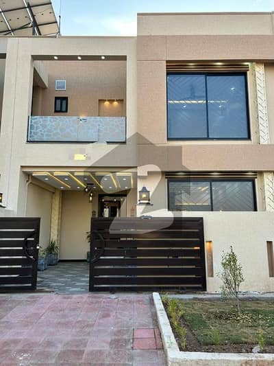 بحریہ ٹاؤن فیز 8 ۔ بلاک ایم بحریہ ٹاؤن فیز 8,بحریہ ٹاؤن راولپنڈی,راولپنڈی میں 3 کمروں کا 5 مرلہ مکان 2.06 کروڑ میں برائے فروخت۔