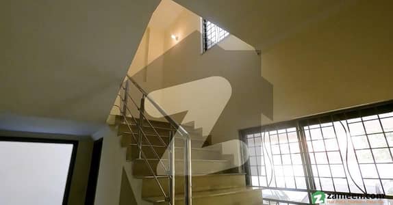 پی جی ای سی ایچ ایس فیز 2 - بلاک ای پی جی ای سی ایچ ایس فیز 2,پنجاب گورنمنٹ ایمپلائیز سوسائٹی,لاہور میں 3 کمروں کا 2 کنال بالائی پورشن 1.35 لاکھ میں کرایہ پر دستیاب ہے۔