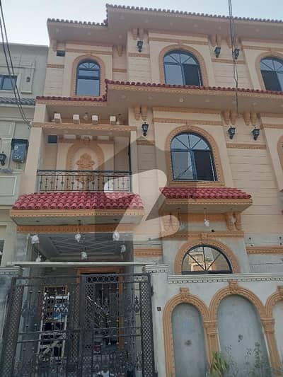 بسم اللہ ہاؤسنگ سکیم ۔ حیدر بلاک بسم اللہ ہاؤسنگ سکیم,جی ٹی روڈ,لاہور میں 4 کمروں کا 3 مرلہ مکان 1.35 کروڑ میں برائے فروخت۔