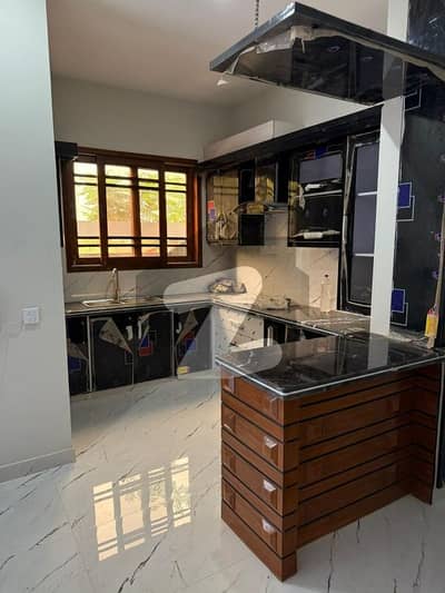 ڈی ایچ اے فیز 8 ڈی ایچ اے ڈیفینس,کراچی میں 4 کمروں کا 4 مرلہ مکان 5.5 کروڑ میں برائے فروخت۔