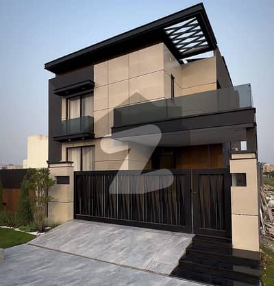 ڈی ایچ اے فیز 7 ڈیفنس (ڈی ایچ اے),لاہور میں 4 کمروں کا 10 مرلہ مکان 6.4 کروڑ میں برائے فروخت۔