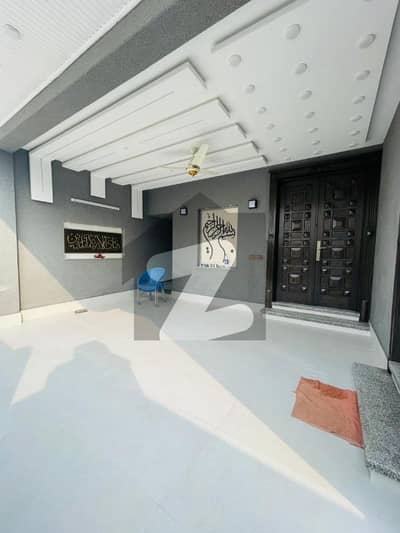 LDA Avenue 1 Lahore 10 Marla First Entery House For Rent