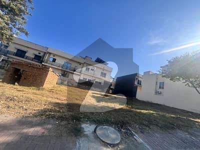 بحریہ ٹاؤن فیز 8 ۔ بلاک اے بحریہ ٹاؤن فیز 8,بحریہ ٹاؤن راولپنڈی,راولپنڈی میں 1 کنال رہائشی پلاٹ 3.65 کروڑ میں برائے فروخت۔