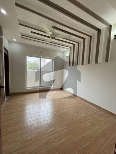 ڈی ایچ اے 11 رہبر فیز 2 ڈی ایچ اے 11 رہبر,لاہور میں 3 کمروں کا 5 مرلہ مکان 90.0 ہزار میں کرایہ پر دستیاب ہے۔