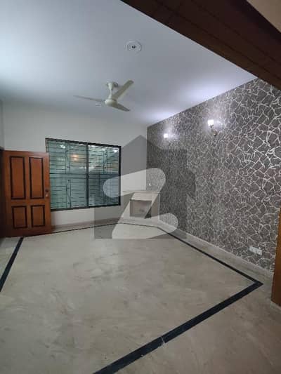 FOR RENT FULL HOUSE 10 MARLA DOUBLE STORY MARBLE TILE WOOD WORK FLOOR BEAUTIFUL HOUSE TOP LOCATION MAIN COLLEGE ROAD UET SOCIETY NEAR NFC SOCIETY NEAR PANJAB SOCIETY LAHORE