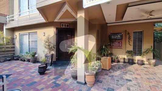 10 Marla House Available For Rent In DHA