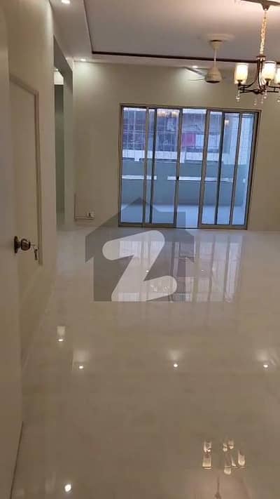 صدر ٹاؤن کراچی میں 3 کمروں کا 9 مرلہ فلیٹ 4.55 کروڑ میں برائے فروخت۔