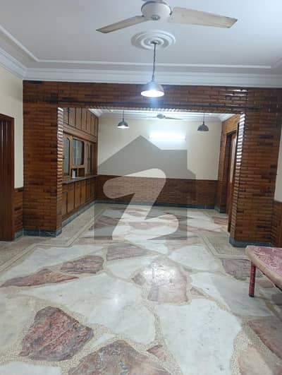 آئی ۔ 8 اسلام آباد میں 5 کمروں کا 13 مرلہ مکان 2.65 لاکھ میں کرایہ پر دستیاب ہے۔