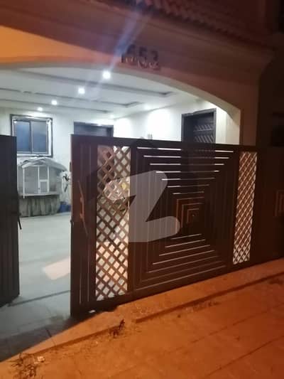 بحریہ ٹاؤن فیز 8 بحریہ ٹاؤن راولپنڈی,راولپنڈی میں 3 کمروں کا 5 مرلہ مکان 1.65 کروڑ میں برائے فروخت۔