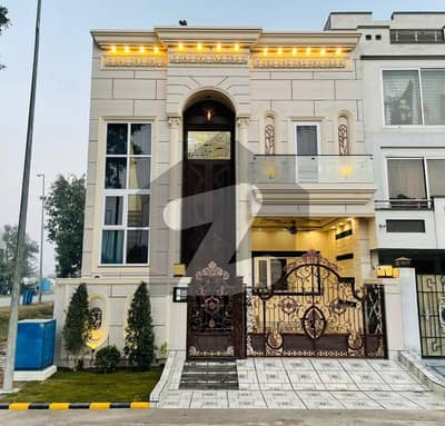 سٹی ہاؤسنگ سوسائٹی گوجرانوالہ میں 4 کمروں کا 5 مرلہ مکان 2.35 کروڑ میں برائے فروخت۔