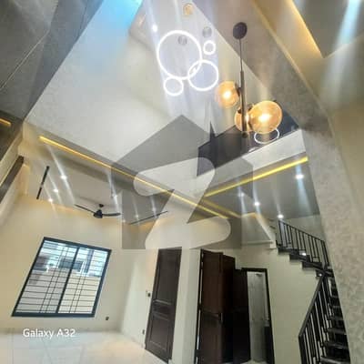 بحریہ ٹاؤن فیز 8 بحریہ ٹاؤن راولپنڈی,راولپنڈی میں 3 کمروں کا 5 مرلہ مکان 2.55 کروڑ میں برائے فروخت۔