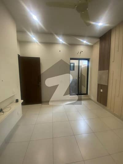 بنی گالہ اسلام آباد میں 5 کمروں کا 6 مرلہ مکان 1.1 لاکھ میں کرایہ پر دستیاب ہے۔