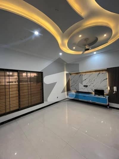 Ready to move 272sq yd 5Bedroom DDL Luxury Villa FOR SALE. Only 3km from Main Entrance of BTK. Near MIDWAY Commercial, Parks, Masjid and Gallery.